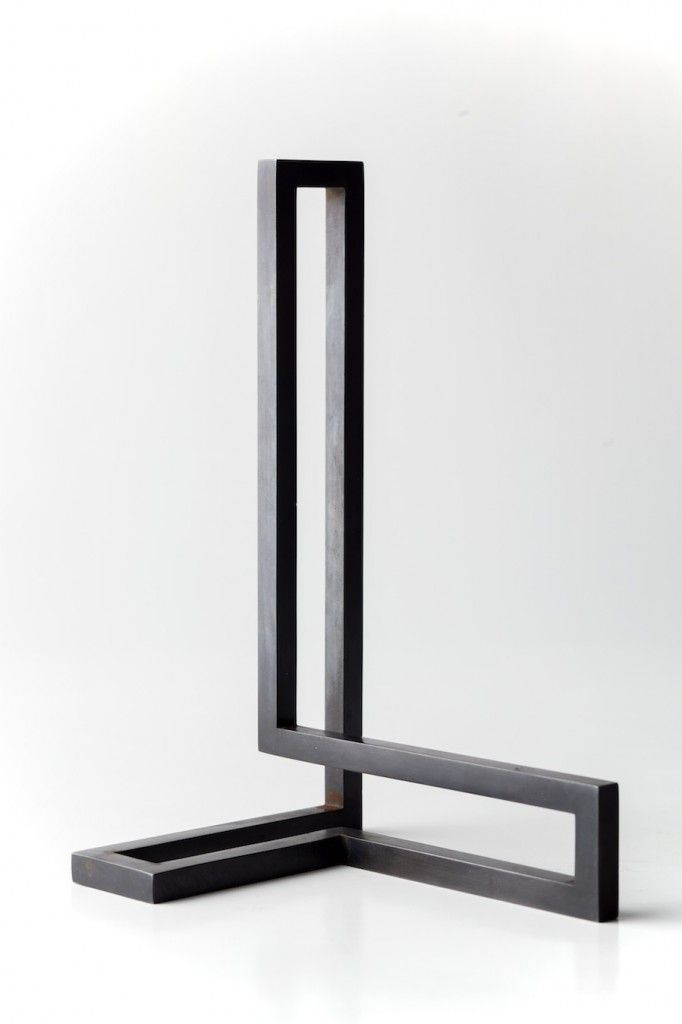 Escultura de acero patinado